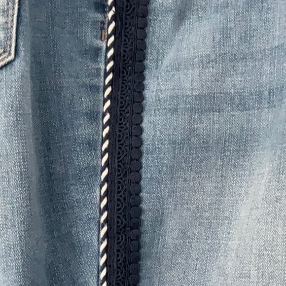 Chicos So Slimming Girlfriend Slim Leg Crop - Picture 4 of 5